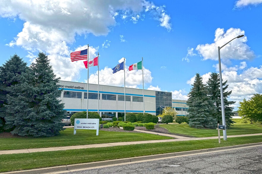 1294 Beach Ct, Saline, MI for lease - Primary Photo - Image 2 of 7