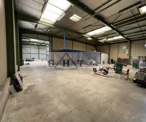 Industrial in Grigny for sale - Interior Photo - Image 1 of 3