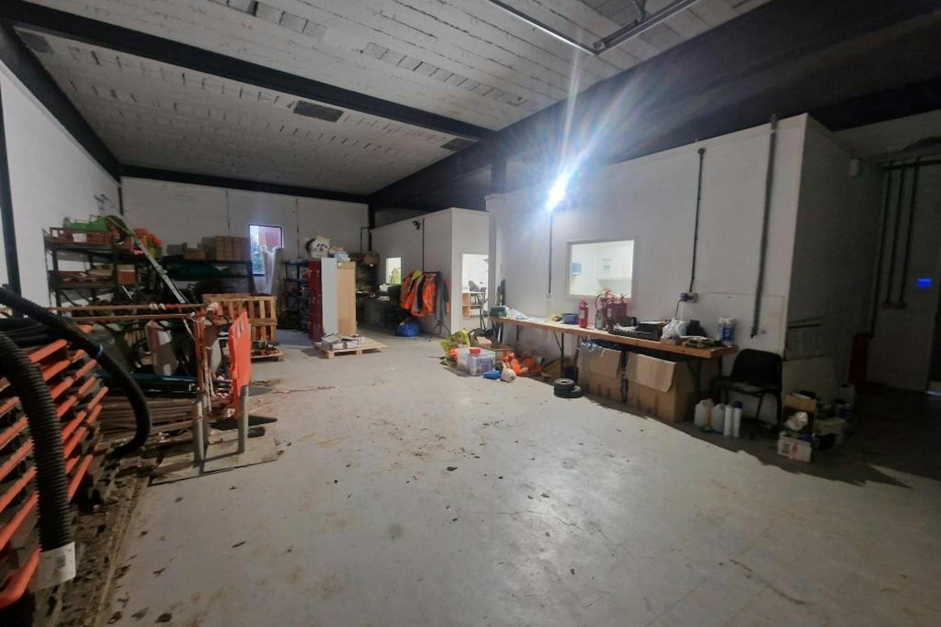 Crockford Ln, Chineham for lease Interior Photo- Image 1 of 1