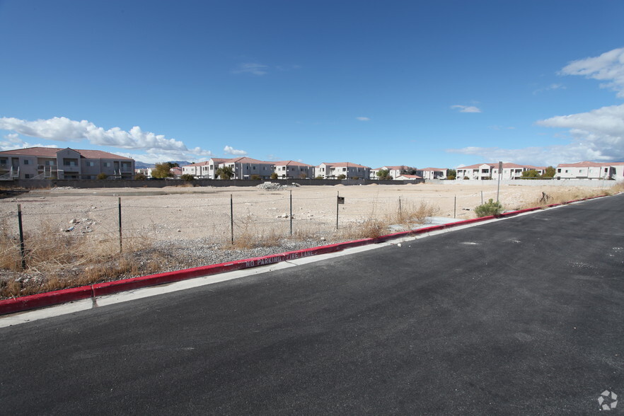 W Cheyenne Ave, North Las Vegas, NV for sale - Primary Photo - Image 1 of 2