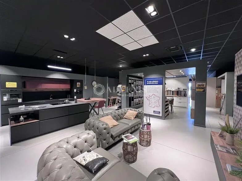 Retail in Anse for lease - Interior Photo - Image 1 of 6