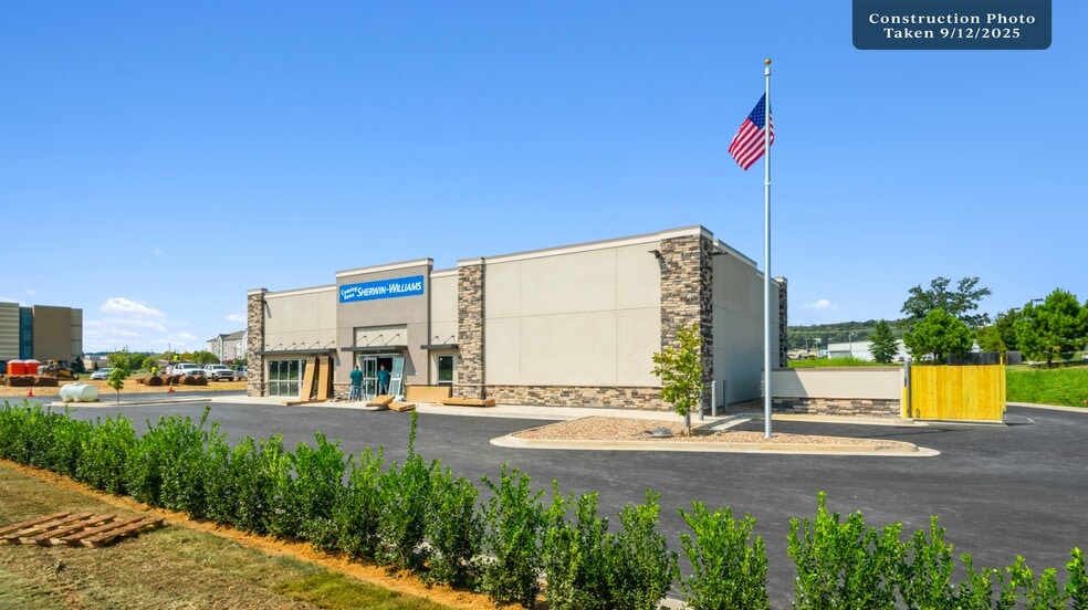 7715 Phoenix Ave, Fort Smith, AR for sale - Construction Photo - Image 2 of 3