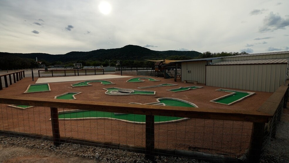 4377 S US Highway 83, Leakey, TX for sale - Building Photo - Image 3 of 9