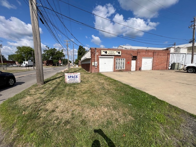 810 Taylor St, Elyria, OH for lease - Building Photo - Image 2 of 22