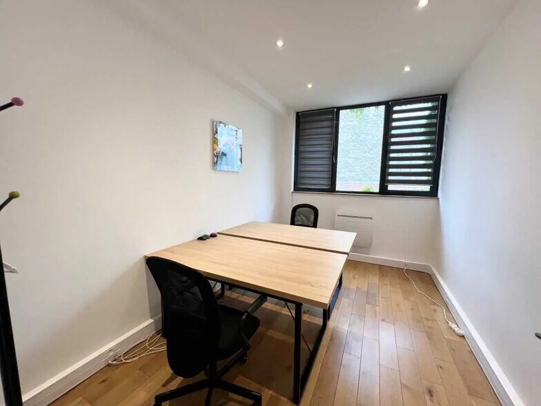Office in Paris for lease - Interior Photo - Image 3 of 6