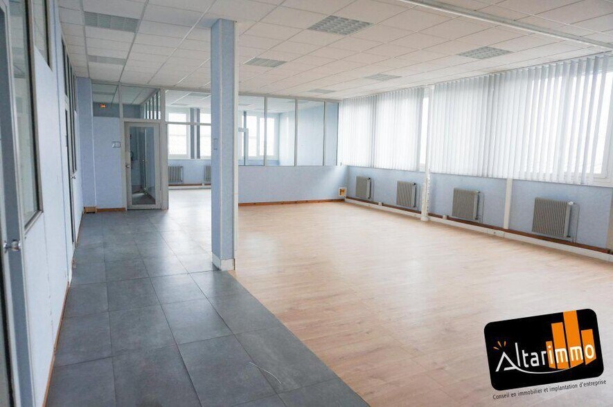 Office in Lucé for lease - Interior Photo - Image 2 of 4