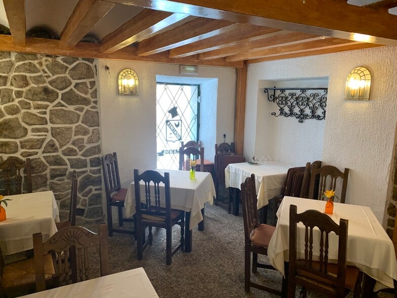 Multifamily in San Lorenzo de El Escorial, Madrid for sale - Interior Photo - Image 2 of 7