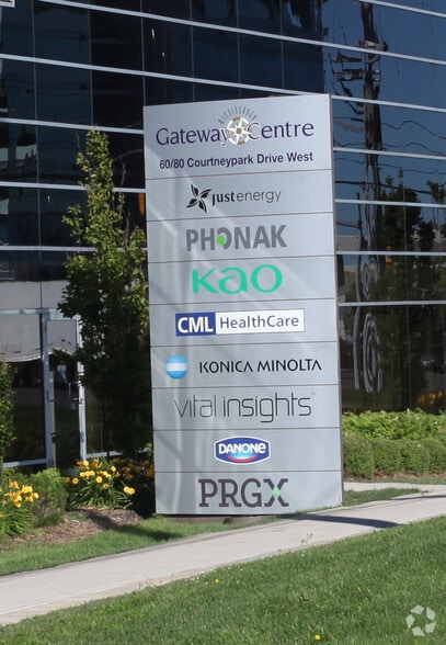 60 Courtneypark Dr W, Mississauga, ON for lease - Building Photo - Image 2 of 4