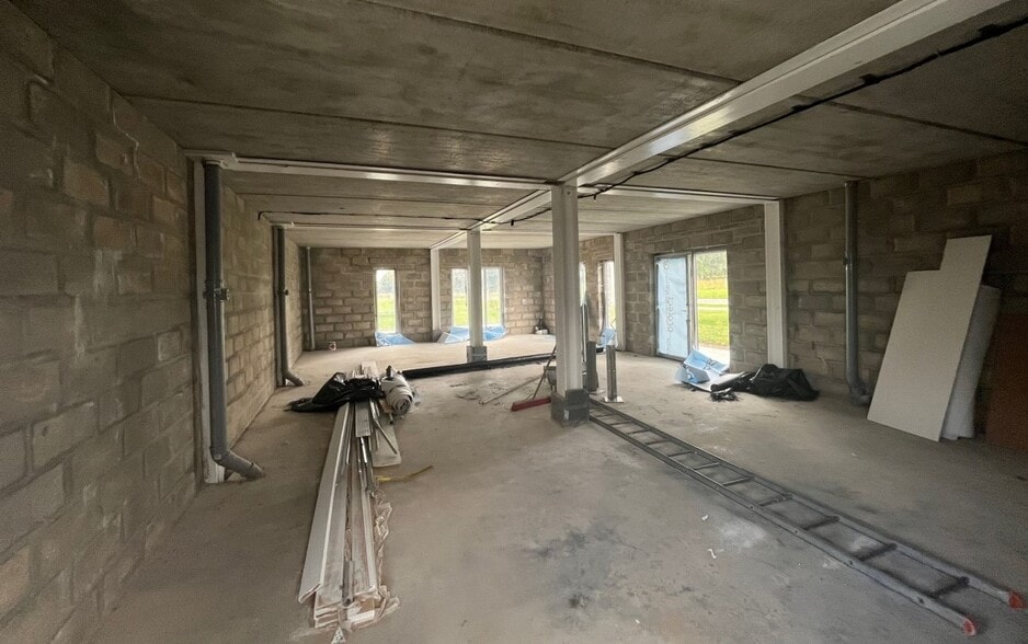 17 Jasmine Dr, Elgin for sale - Interior Photo - Image 3 of 4