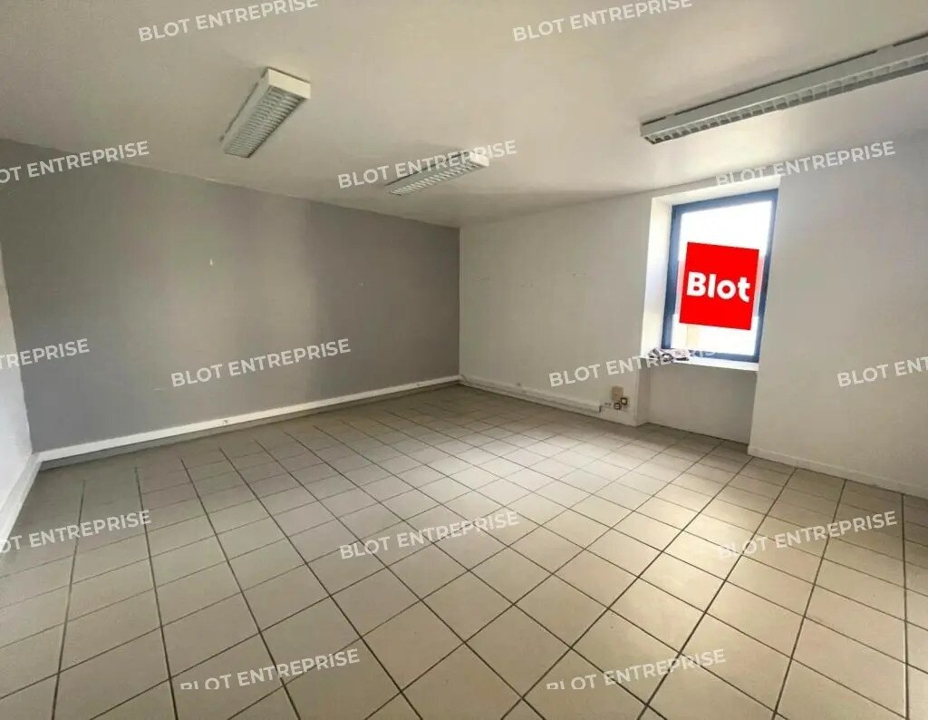 Office in Plérin for lease Interior Photo- Image 1 of 5