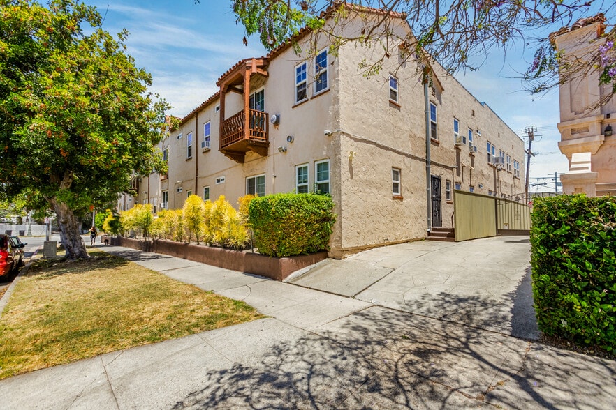 5320 W Olympic Blvd, Los Angeles, CA for sale - Building Photo - Image 2 of 9