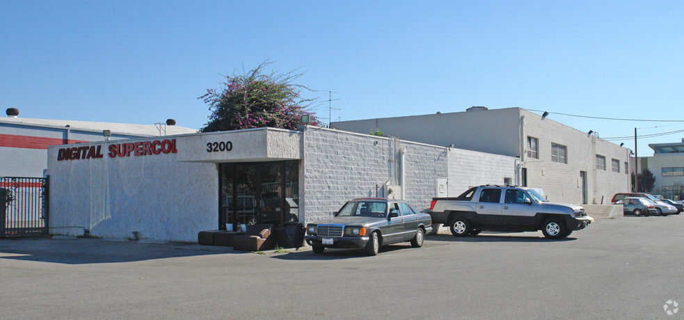 3200 Olympic Blvd, Santa Monica, CA for lease - Primary Photo - Image 1 of 5