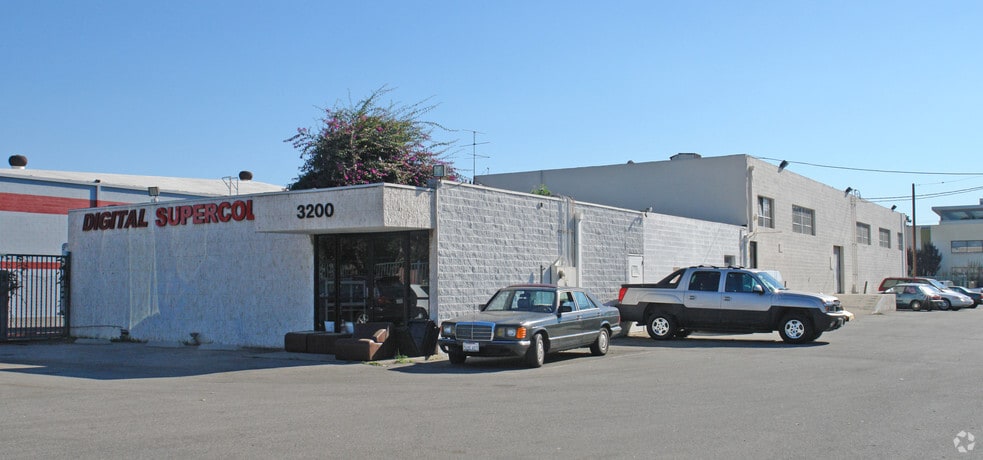 3200 Olympic Blvd, Santa Monica, CA for lease - Primary Photo - Image 2 of 6