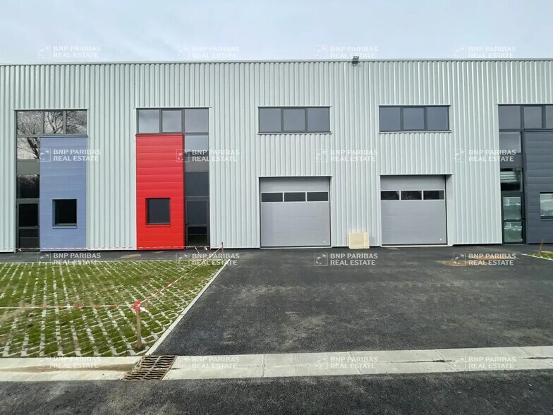 Flex in La Chapelle-sur-Erdre for sale - Building Photo - Image 1 of 8