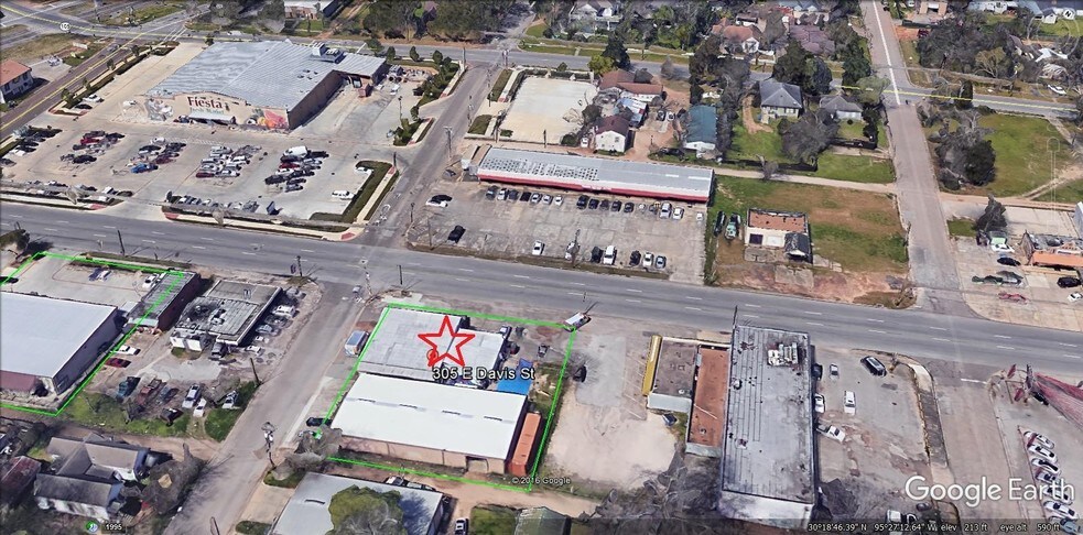 305 E Davis St, Conroe, TX for sale - Building Photo - Image 1 of 1