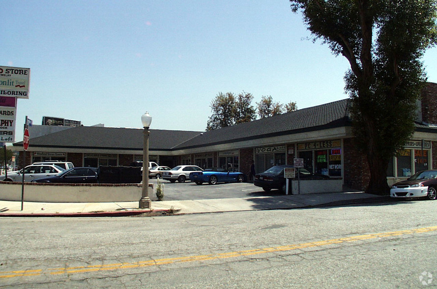 21212-21230 Ventura Blvd, Woodland Hills, CA for lease - Building Photo - Image 2 of 9