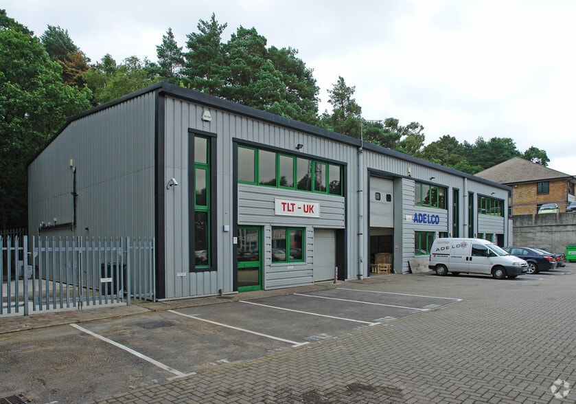 High St, Bordon for lease - Primary Photo - Image 1 of 2