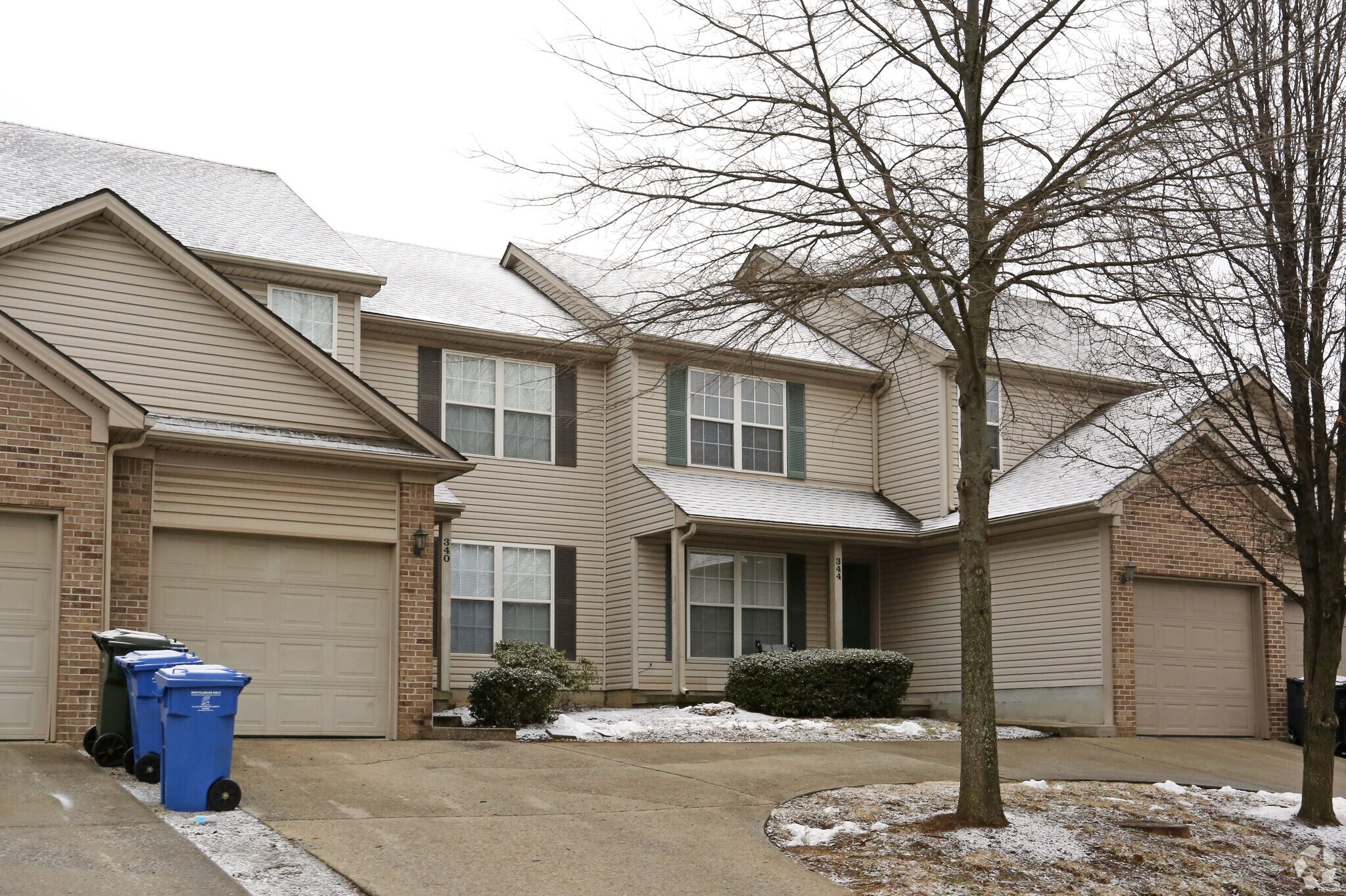 300-389 Pinewood Ct, Lexington, KY for sale Primary Photo- Image 1 of 1