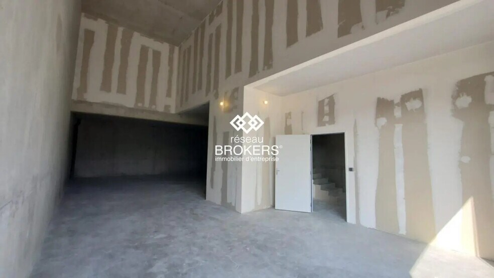 Industrial in Poisy for lease - Interior Photo - Image 3 of 16