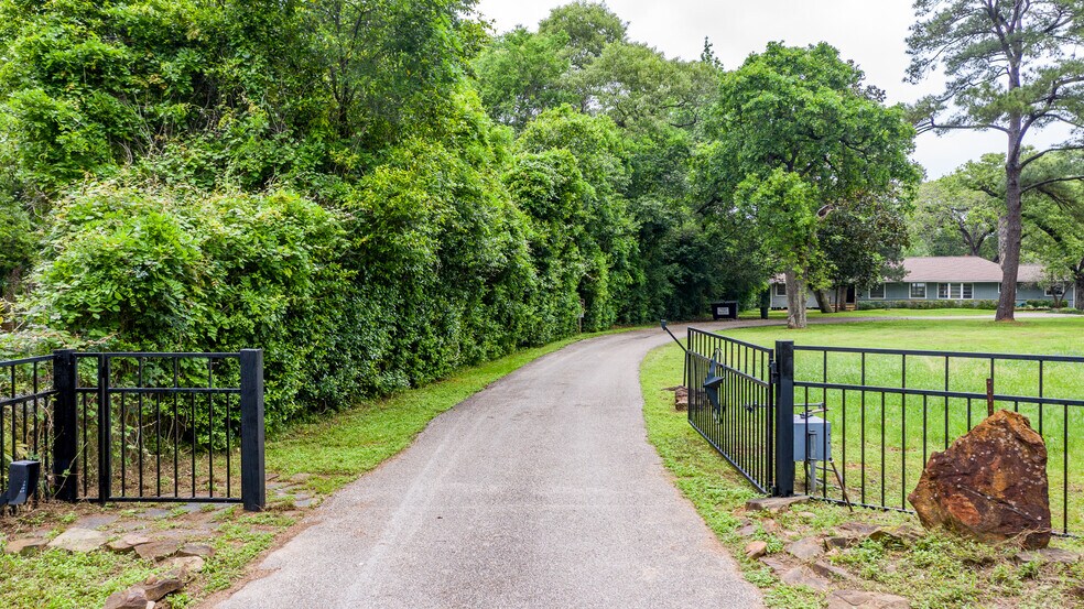 23523 Lutheran Cemetery Rd, Tomball, TX for sale - Primary Photo - Image 1 of 1