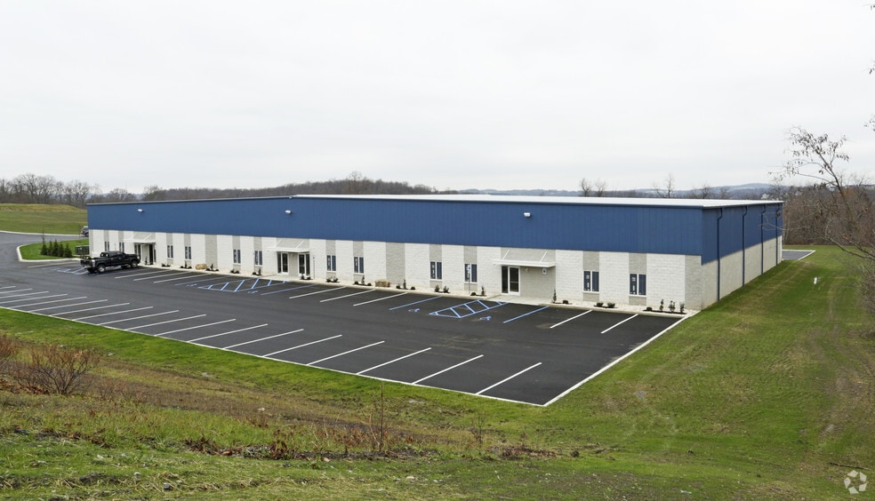122 Equity Dr, Greensburg, PA for lease - Primary Photo - Image 2 of 4