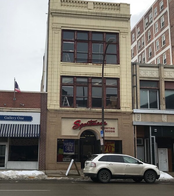 414 Pierce St, Sioux City, IA 51101