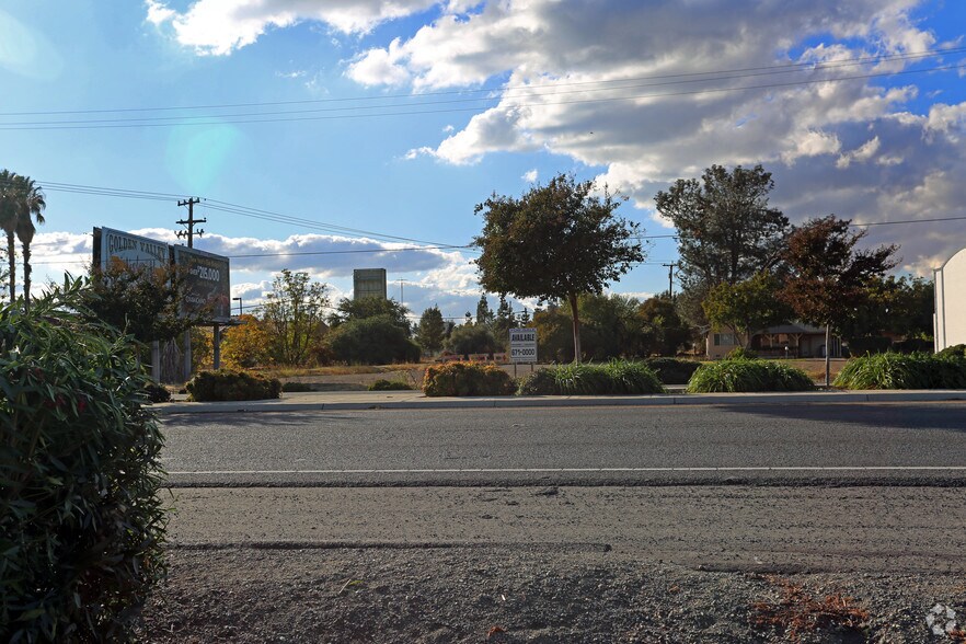 901 W Onstott Rd, Yuba City, CA 95991