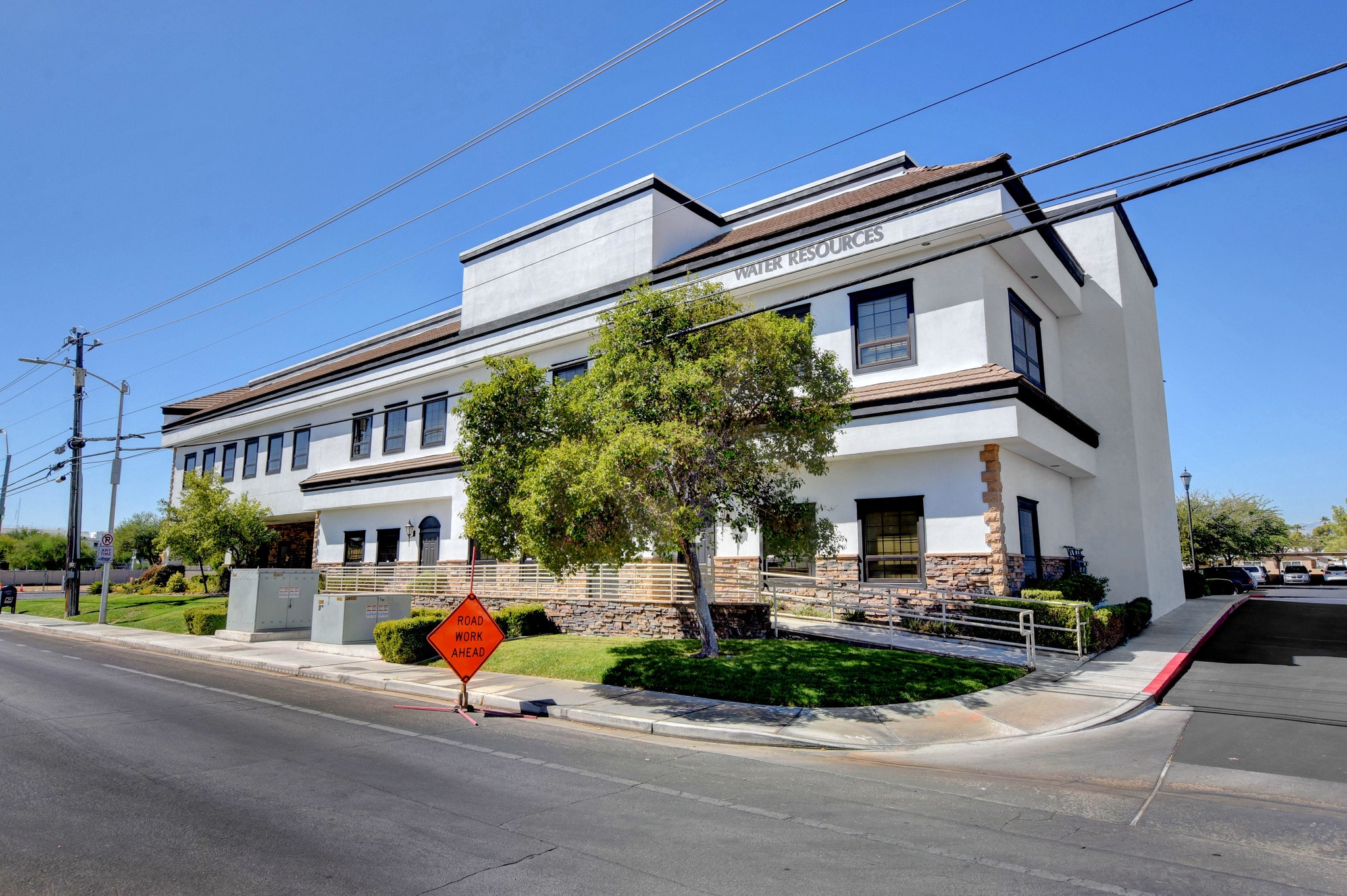 400 Shadow Ln, Las Vegas, NV for lease Building Photo- Image 1 of 4