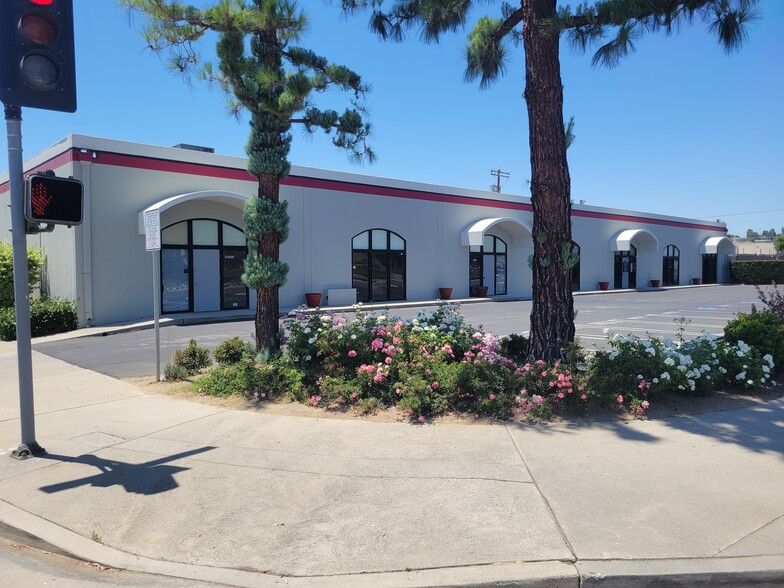 21200-21212 Nordhoff St, Chatsworth, CA for lease - Building Photo - Image 2 of 3