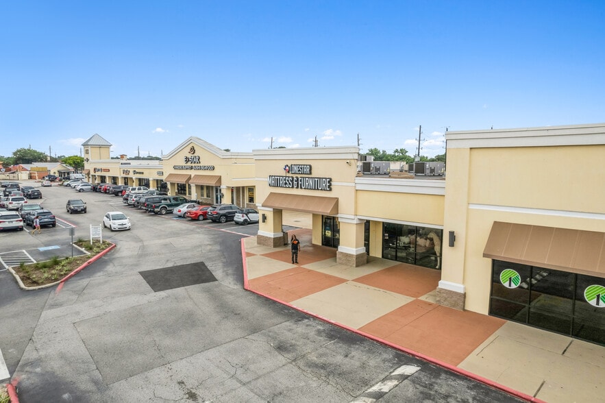 17360-17458 Hwy 290, Houston, TX for lease - Building Photo - Image 3 of 12