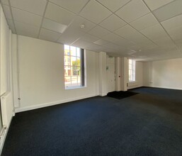 2 St. Michaels Sq, Gloucester for lease Interior Photo- Image 1 of 4