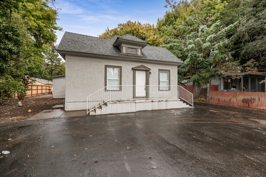 1122 Stewart Ave, Chico, CA for sale - Primary Photo - Image 2 of 42