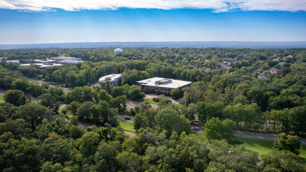 1000 Sylvan Ave, Englewood Cliffs, NJ for sale - Aerial - Image 3 of 36