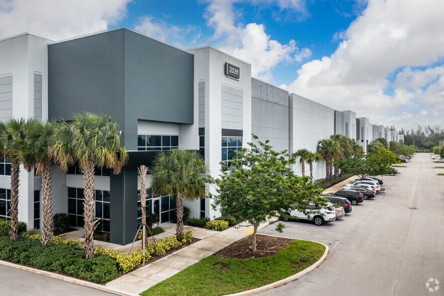 20351 Sheridan St, Fort Lauderdale, FL for lease - Building Photo - Image 1 of 13