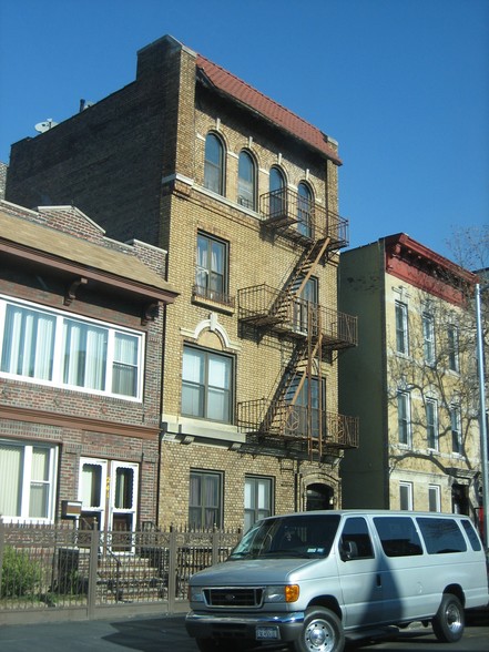 245 Martense St, Brooklyn, NY for sale - Building Photo - Image 2 of 5