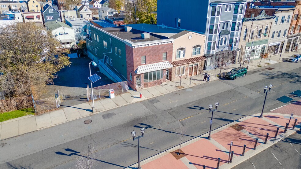 33-37 W 8th St, Bayonne, NJ for sale - Building Photo - Image 1 of 1