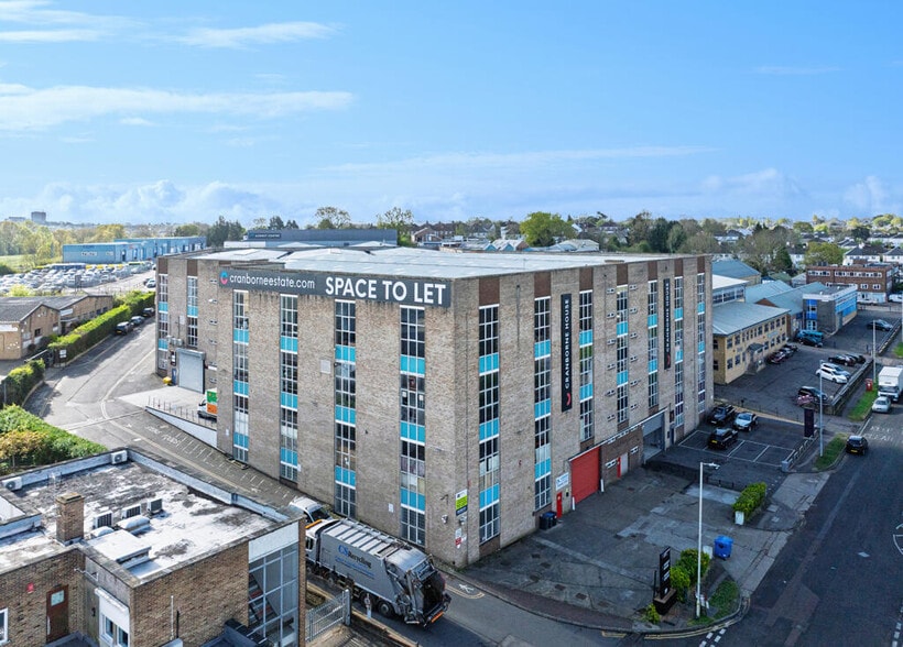 Cranborne House & Summit House portfolio of 2 properties for sale on LoopNet.com - Building Photo - Image 3 of 9