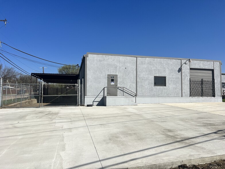 5901-5909 Tension Dr, Fort Worth, TX for lease - Building Photo - Image 2 of 9