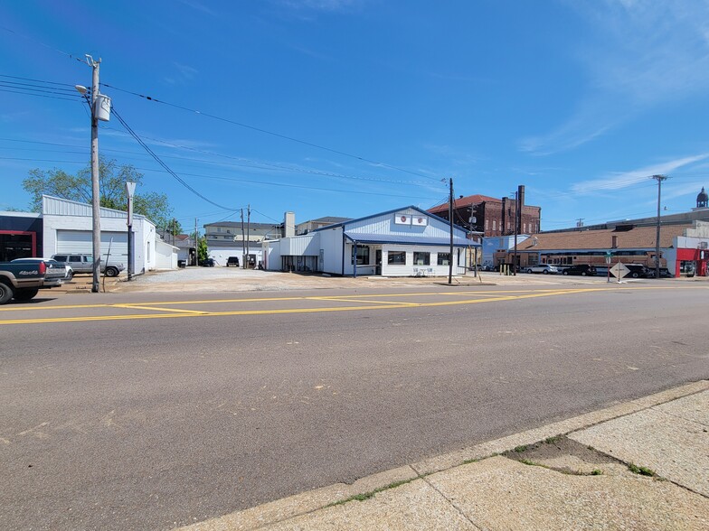 302 W Wood St, Paris, TN for lease - Building Photo - Image 2 of 2