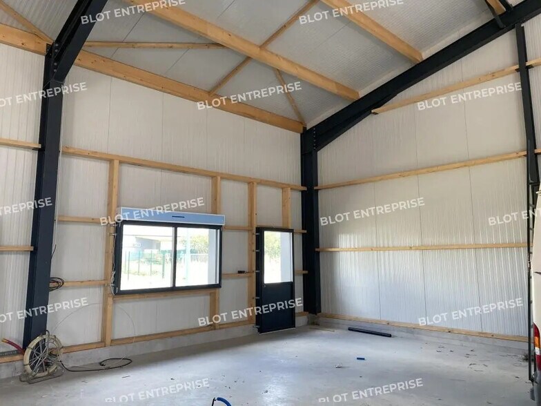 Flex in Évran for lease - Building Photo - Image 2 of 4