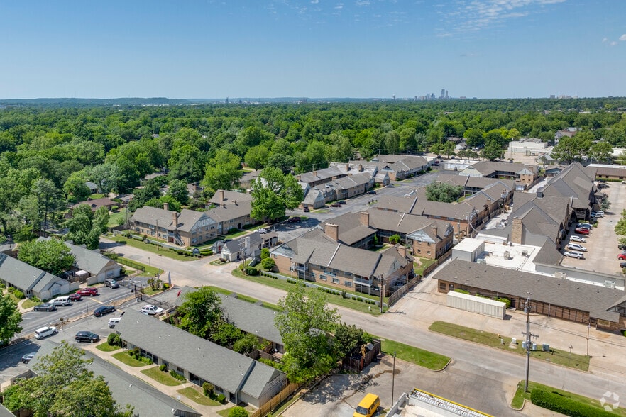 2217 E 59th St, Tulsa, OK for sale - Aerial - Image 3 of 4