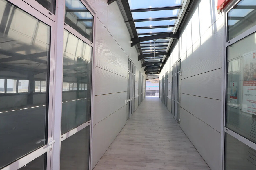 Flex in Guilherand-Granges for lease - Interior Photo - Image 3 of 17