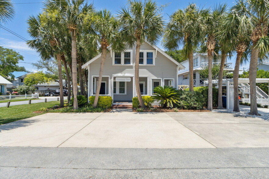 1103 Ocean Blvd, Saint Simons Island, GA for sale - Building Photo - Image 1 of 36