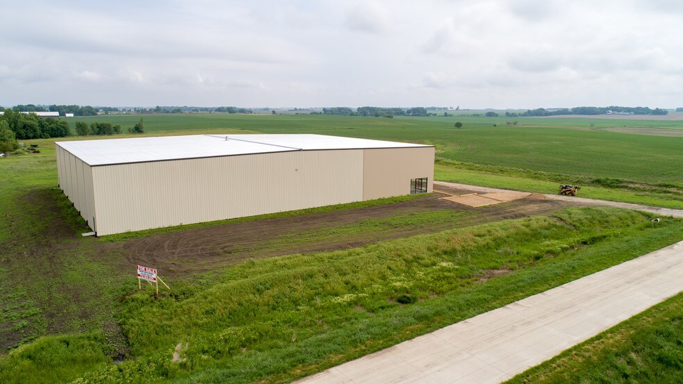 540 5th St, Spirit Lake, IA 51360