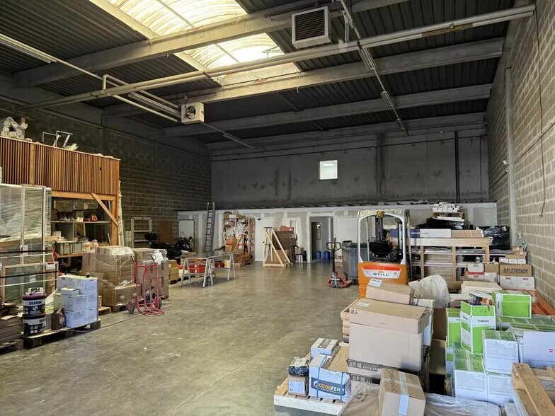 Flex in Gennevilliers for lease - Interior Photo - Image 3 of 7