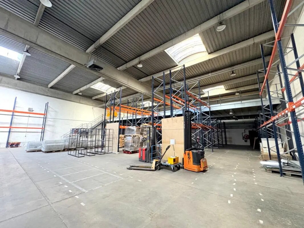 Flex in Beauchamp for lease Interior Photo- Image 1 of 13