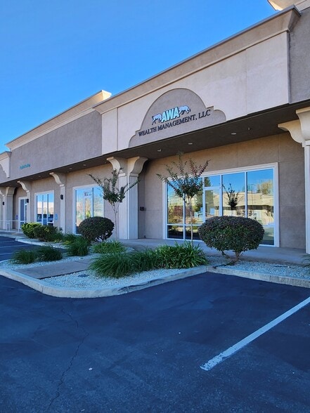 2650 Larkspur Ln, Redding, CA for sale - Building Photo - Image 3 of 6