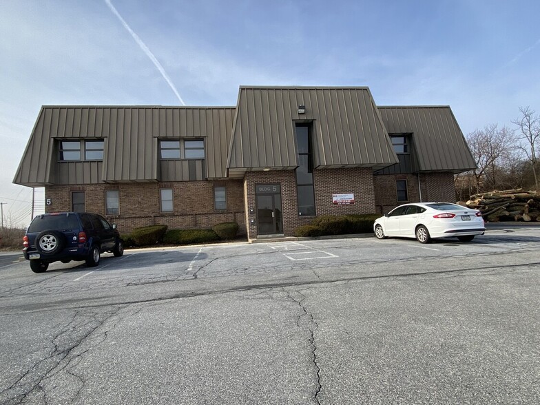 220 N Park Rd, Wyomissing, PA for lease - Building Photo - Image 3 of 21