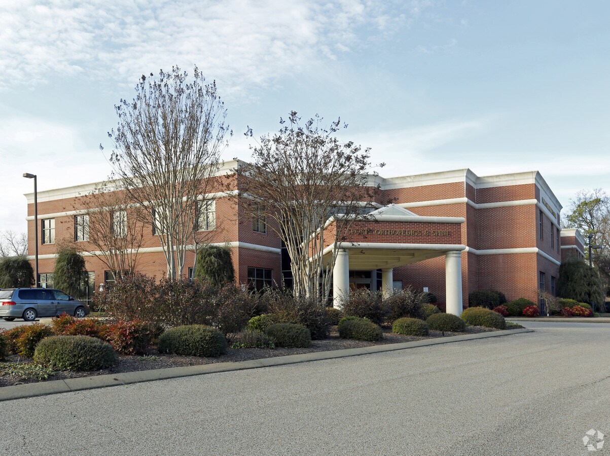 569 Skyline Dr, Jackson, TN 38301