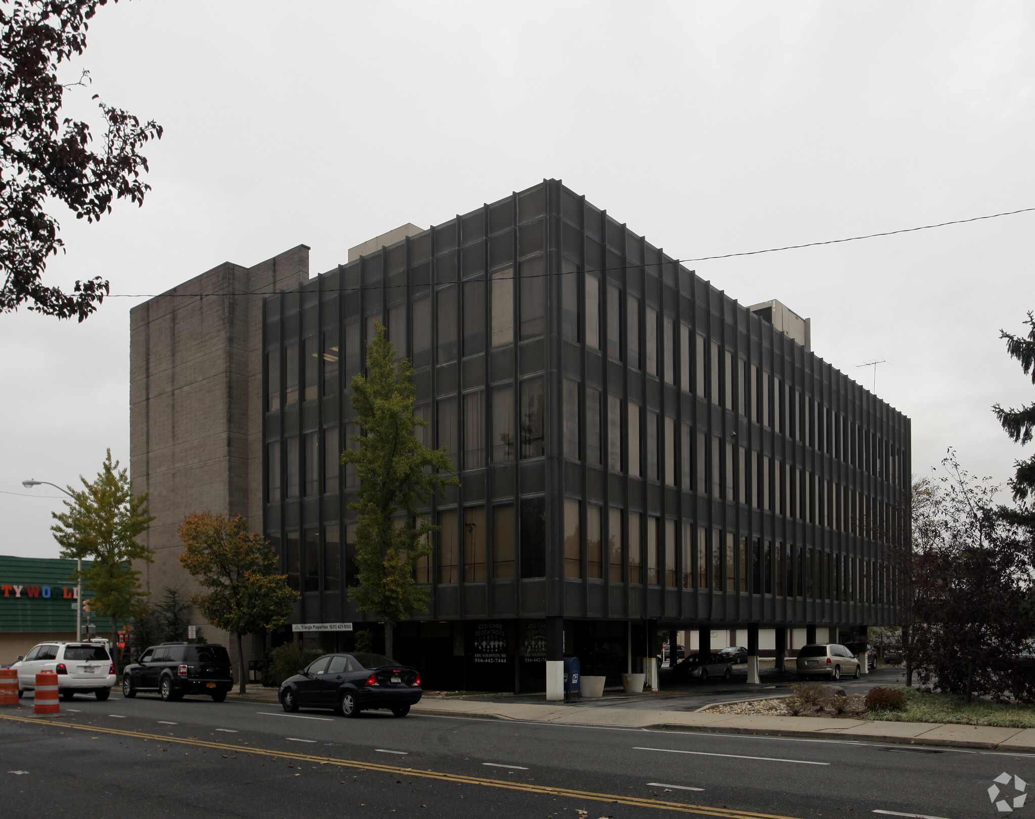 371 Merrick Rd, Rockville Centre, NY for lease Building Photo- Image 1 of 14